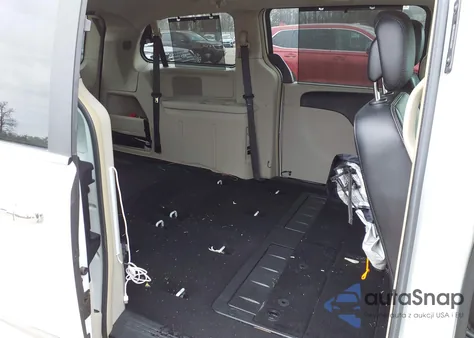 2015 Chrysler Town & Country Touring z USA, uszkodzony, nr VIN 2C4RC1BG0FR618268